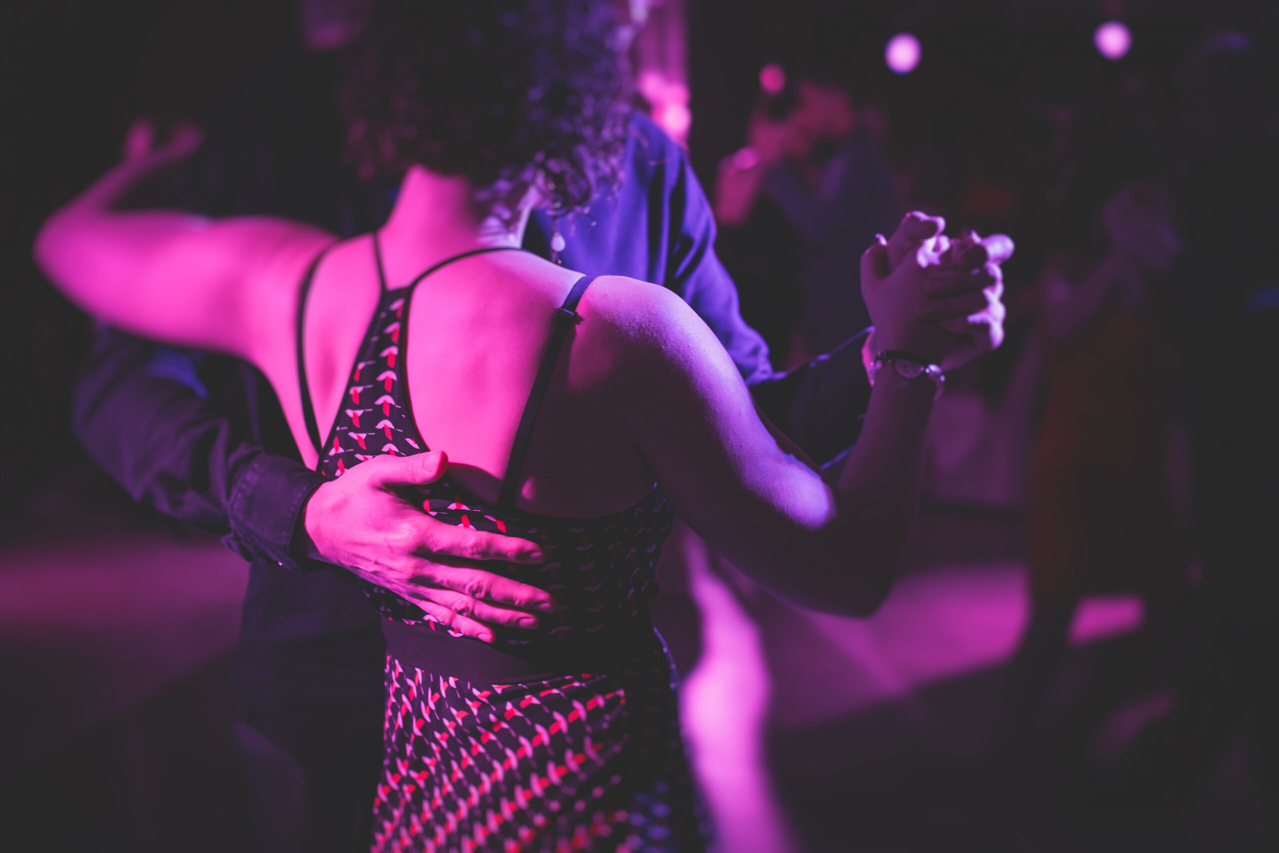 Karibische Rhythmen im Fichtelgebirgshof: Die Salsa-Abteilung des FT Naila lädt am 21.5. zu einem Abend mit Salsa, Merengue, Bachata und Kizomba ein. Jetzt mittanzen!